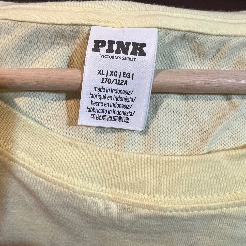 Vs/pink tee shirt - Picture 4 of 4